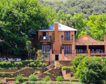 Scenic Black Horse Estate